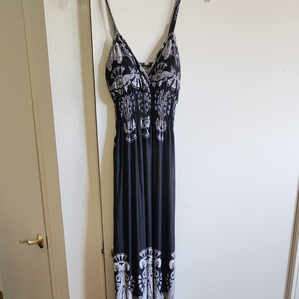 Black and White Maxi Dress with Elegant Design